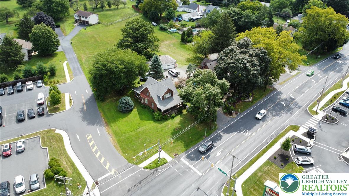 1515 Sullivan Trail