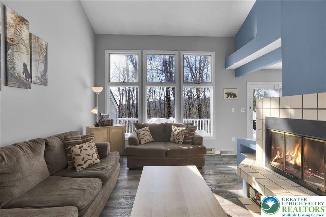 102 Laurelwoods Drive