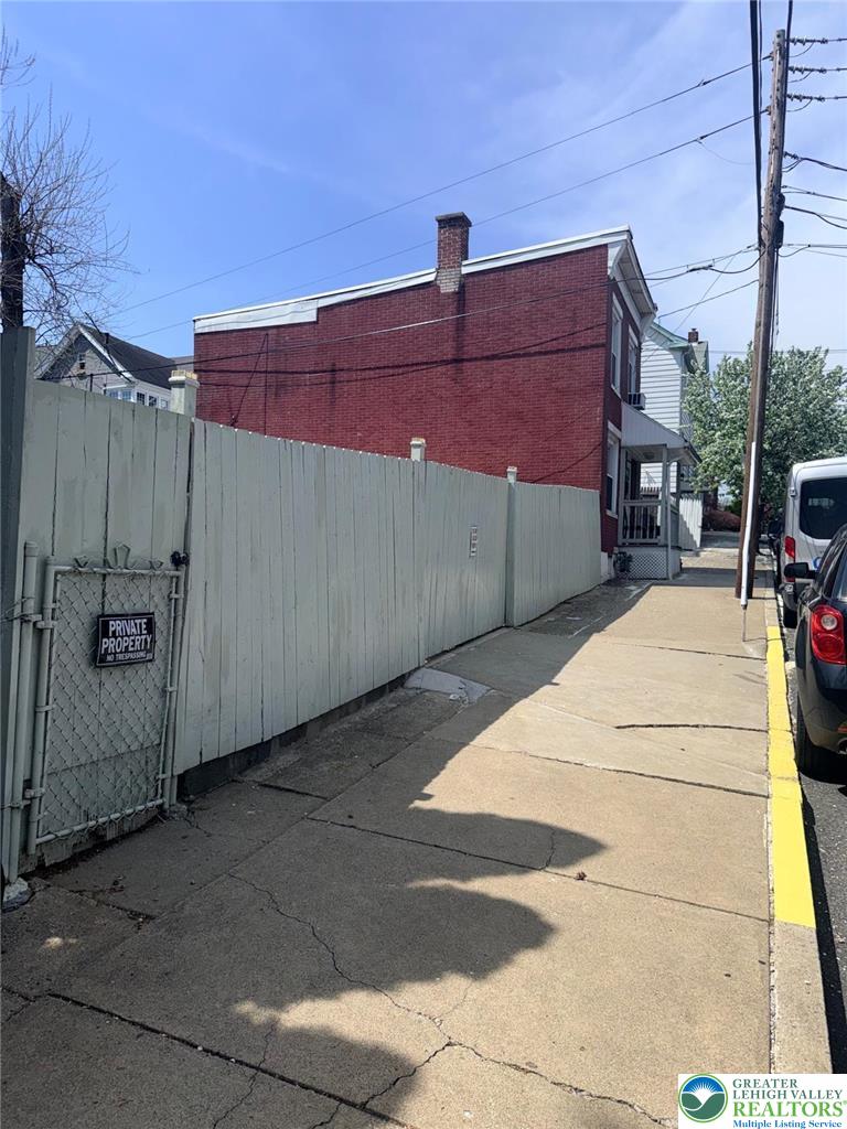 704 Pawnee Street