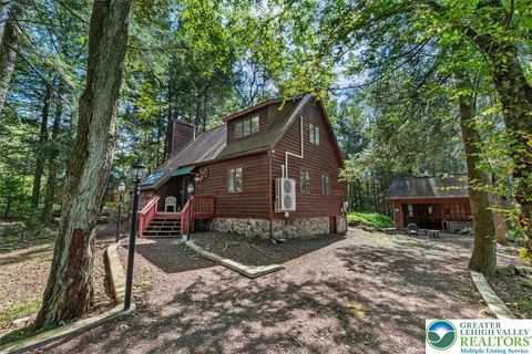 Photo of 512 Sir Jeoffrey Court, Tobyhanna Twp, PA 18347 (MLS # 766190) Photo of 512 Sir Jeoffrey Court, Tobyhanna Twp, PA 18347 (MLS # 766190)