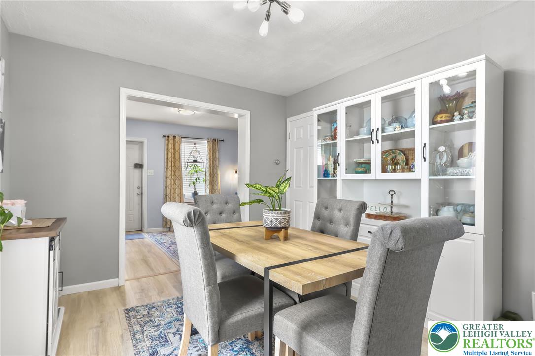 Chapman Borough, Pennsylvania 18014, United States, 3 Bedrooms Bedrooms, ,1 BathroomBathrooms,Residential,Pending,180709