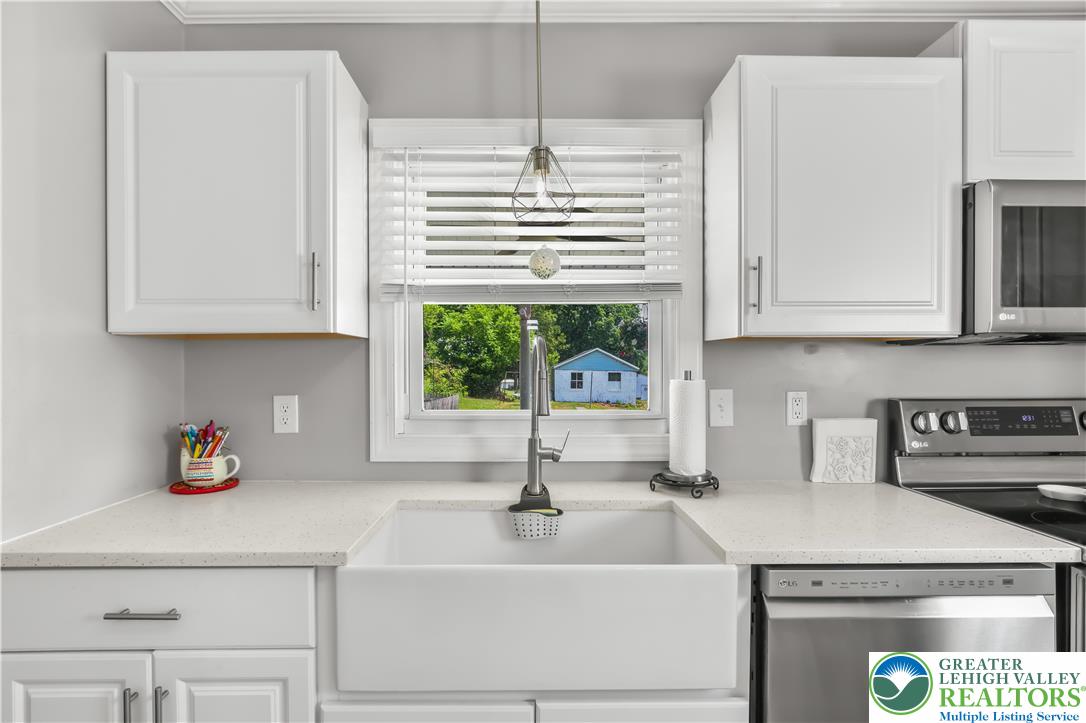 Chapman Borough, Pennsylvania 18014, United States, 3 Bedrooms Bedrooms, ,1 BathroomBathrooms,Residential,Pending,180709