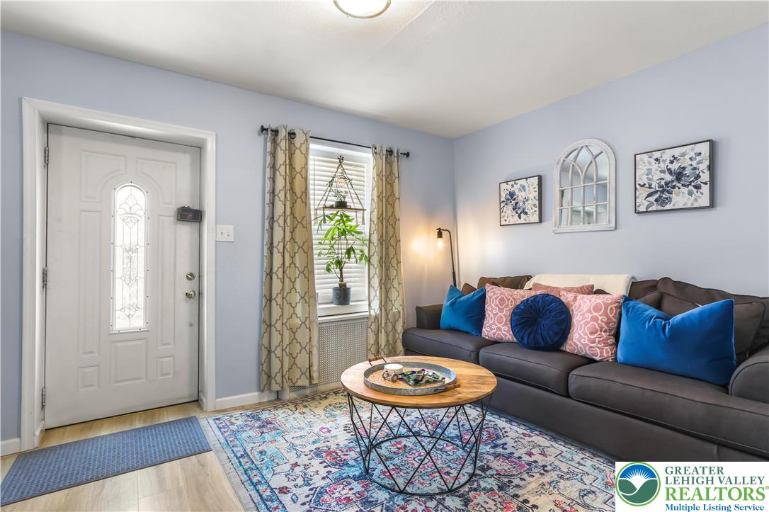 Chapman Borough, Pennsylvania 18014, United States, 3 Bedrooms Bedrooms, ,1 BathroomBathrooms,Residential,Pending,180709