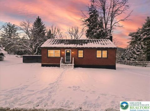 Photo of 1652 Pleasant View Road, Lower Saucon Twp, PA 18015 (MLS # 770836)