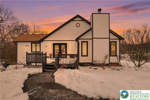 Photo of 319 Ramblebush Road, Stroud Twp, PA 18360 (MLS # 772127)