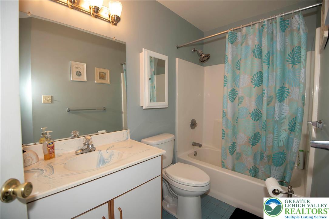 Upper Macungie Twp, Pennsylvania 18031, United States, 2 Bedrooms Bedrooms, ,3 BathroomsBathrooms,Residential,Pending,205439