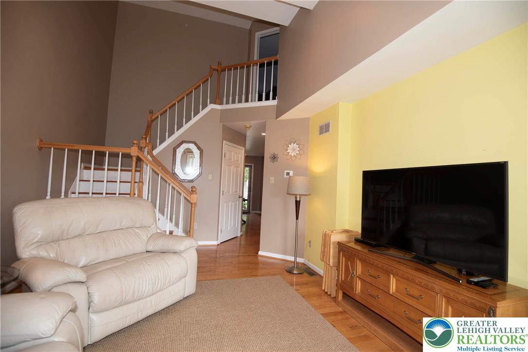 Upper Macungie Twp, Pennsylvania 18031, United States, 2 Bedrooms Bedrooms, ,3 BathroomsBathrooms,Residential,Pending,205439