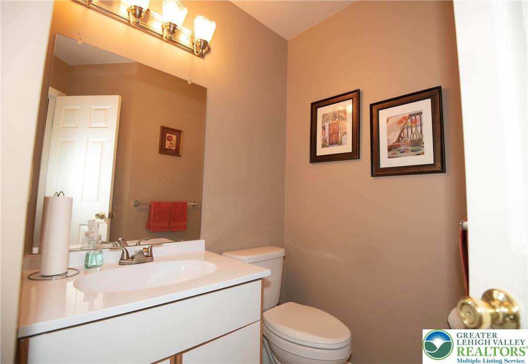 Upper Macungie Twp, Pennsylvania 18031, United States, 2 Bedrooms Bedrooms, ,3 BathroomsBathrooms,Residential,Pending,205439