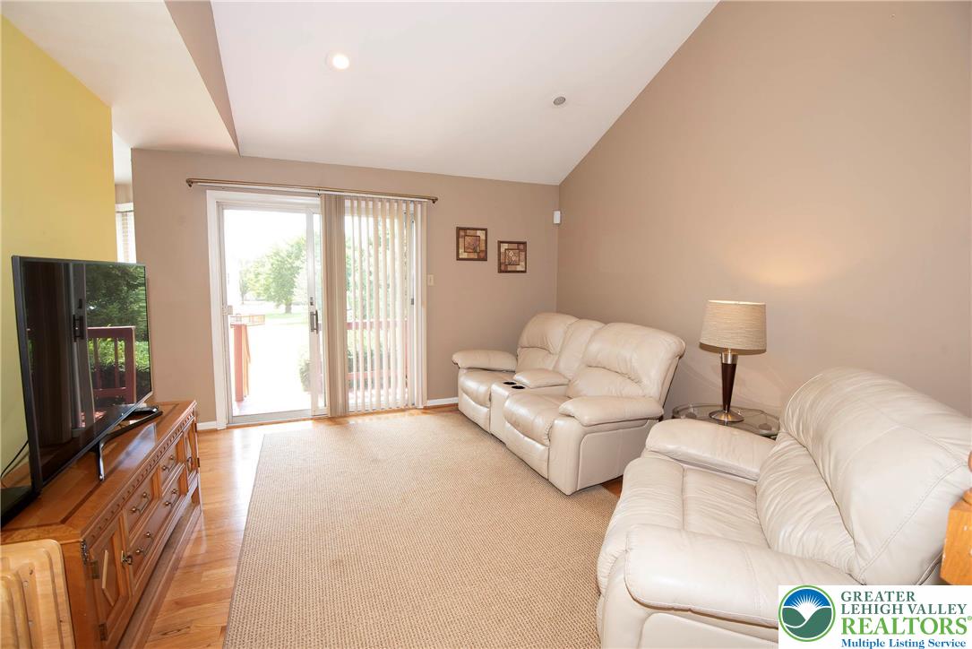 Upper Macungie Twp, Pennsylvania 18031, United States, 2 Bedrooms Bedrooms, ,3 BathroomsBathrooms,Residential,Pending,205439