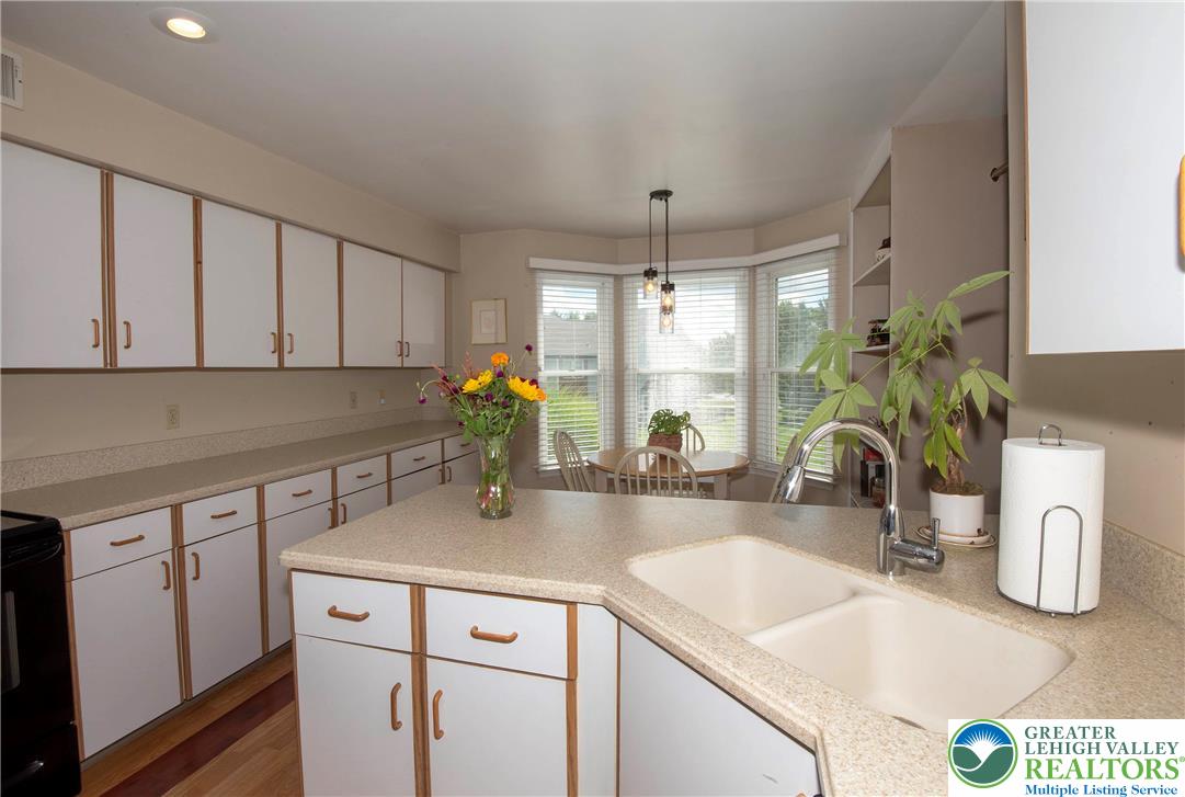 Upper Macungie Twp, Pennsylvania 18031, United States, 2 Bedrooms Bedrooms, ,3 BathroomsBathrooms,Residential,Pending,205439