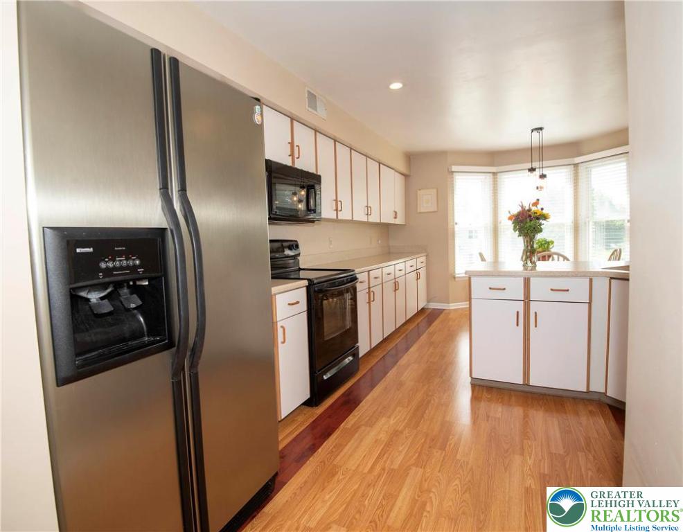 Upper Macungie Twp, Pennsylvania 18031, United States, 2 Bedrooms Bedrooms, ,3 BathroomsBathrooms,Residential,Pending,205439