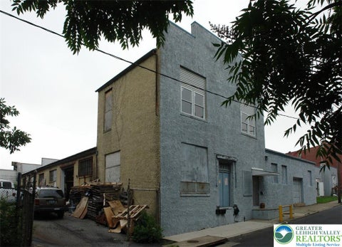 Photo for 925 N Lumber Street 911