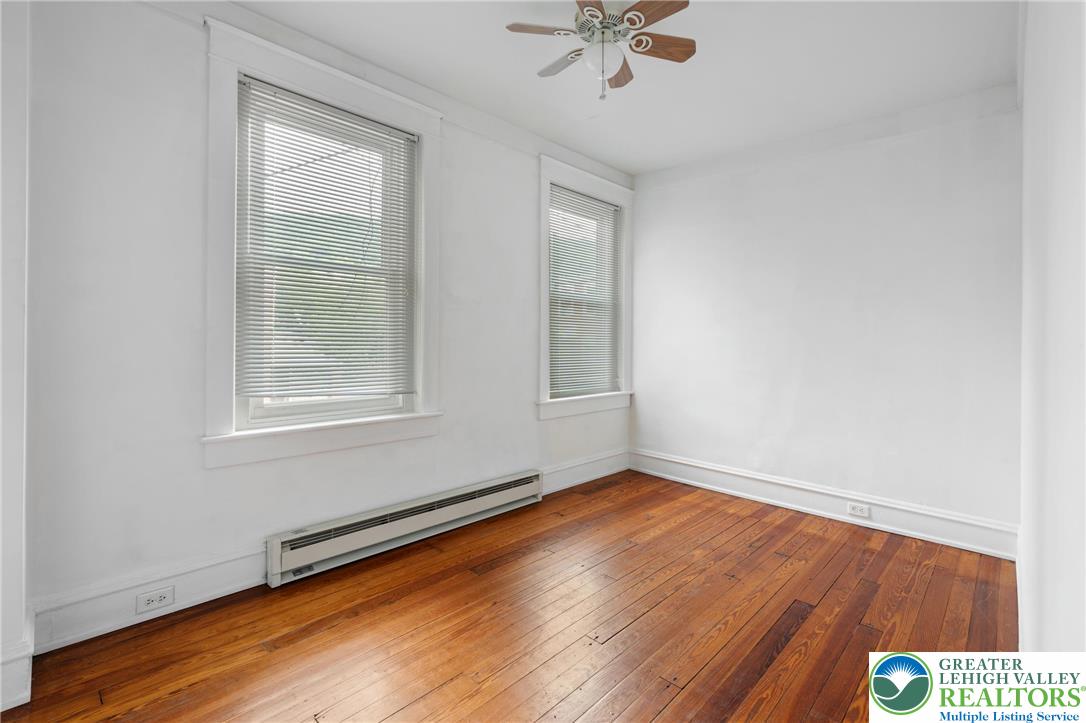 728 E 6th Street 2