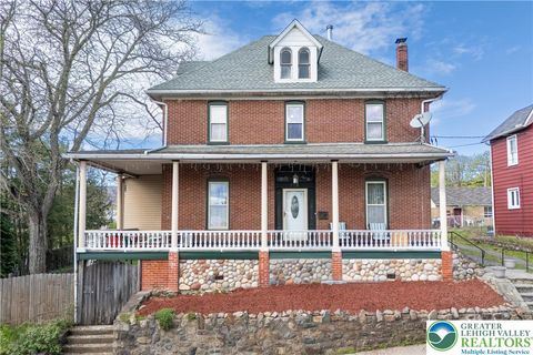 Photo of 719 3rd Avenue, Bangor Boro, PA 18013 (MLS # 775588)