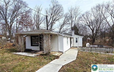 Photo of 215 Cowpath Road, Franconia Twp, PA 18964 (MLS # 772857)