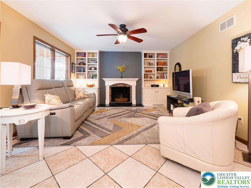 Coopersburg Boro, Pennsylvania 18036, United States, 4 Bedrooms Bedrooms, ,3 BathroomsBathrooms,Residential,Pending,183907