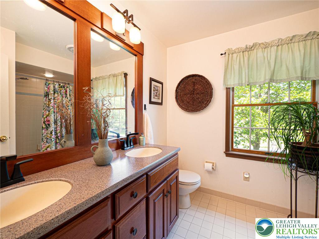 Coopersburg Boro, Pennsylvania 18036, United States, 4 Bedrooms Bedrooms, ,3 BathroomsBathrooms,Residential,Pending,183907