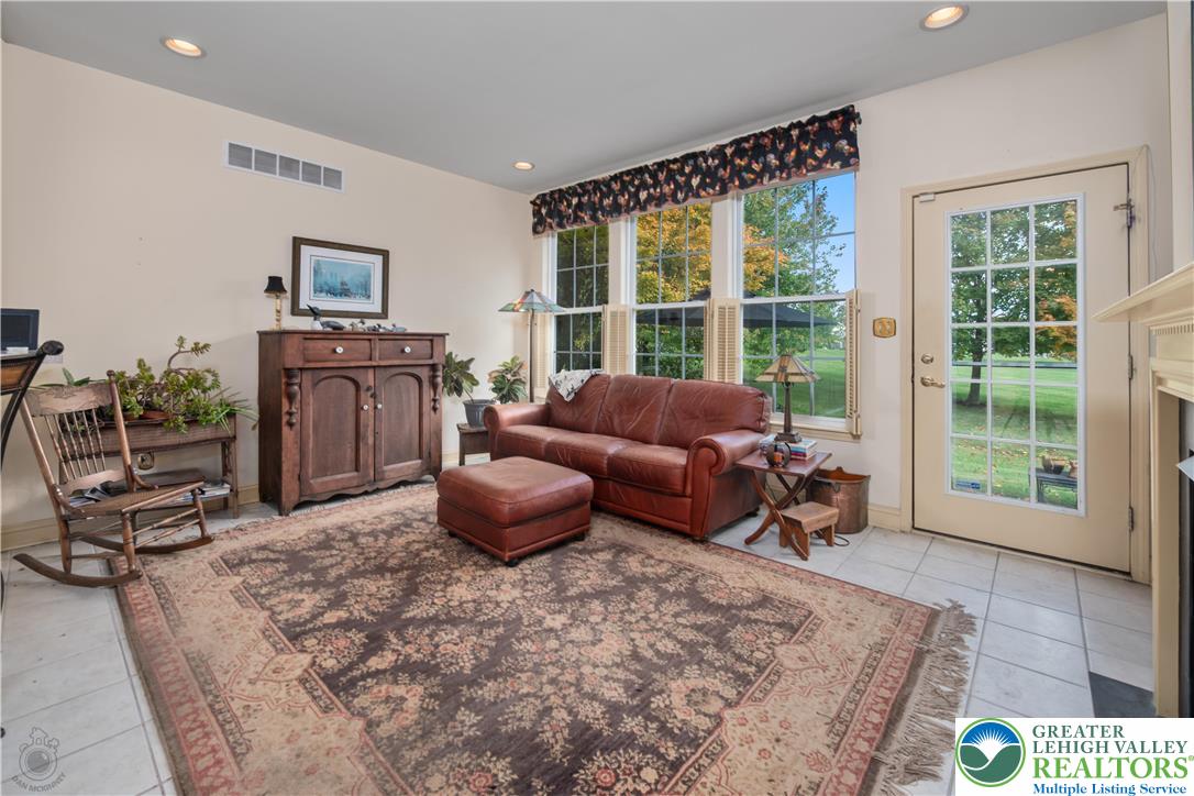 Macungie Boro, Pennsylvania 18062, United States, 2 Bedrooms Bedrooms, ,2 BathroomsBathrooms,Residential,Pending,228553