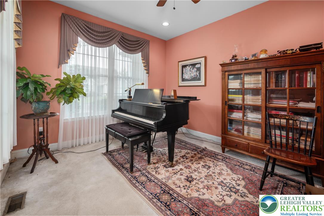 Macungie Boro, Pennsylvania 18062, United States, 2 Bedrooms Bedrooms, ,2 BathroomsBathrooms,Residential,Pending,228553