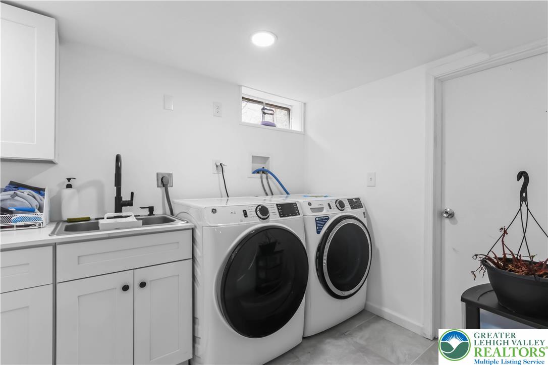 Allentown City, Pennsylvania 18103, United States, 4 Bedrooms Bedrooms, ,2 BathroomsBathrooms,Residential,Pending,254862