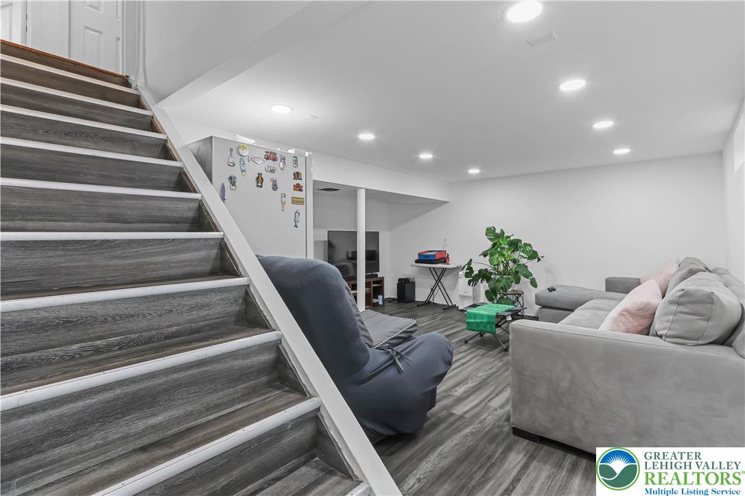 Allentown City, Pennsylvania 18103, United States, 4 Bedrooms Bedrooms, ,2 BathroomsBathrooms,Residential,Pending,254862