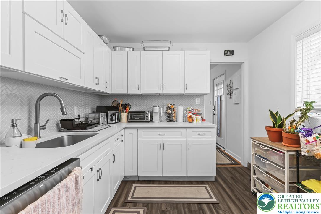 Allentown City, Pennsylvania 18103, United States, 4 Bedrooms Bedrooms, ,2 BathroomsBathrooms,Residential,Pending,254862