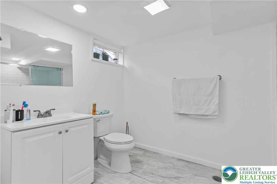 Allentown City, Pennsylvania 18103, United States, 4 Bedrooms Bedrooms, ,2 BathroomsBathrooms,Residential,Pending,254862