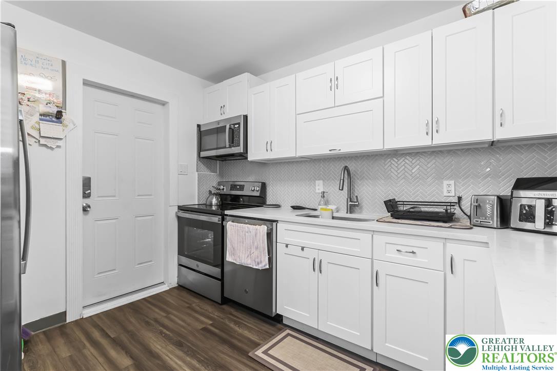 Allentown City, Pennsylvania 18103, United States, 4 Bedrooms Bedrooms, ,2 BathroomsBathrooms,Residential,Pending,254862