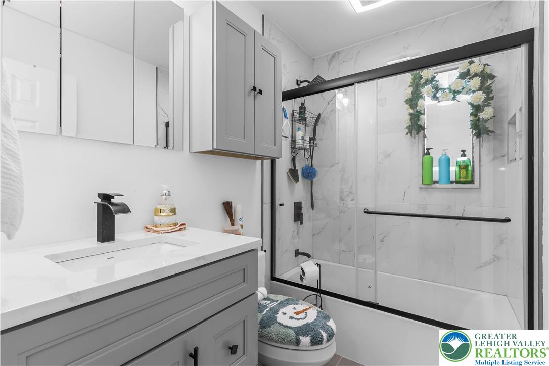 Allentown City, Pennsylvania 18103, United States, 4 Bedrooms Bedrooms, ,2 BathroomsBathrooms,Residential,Pending,254862