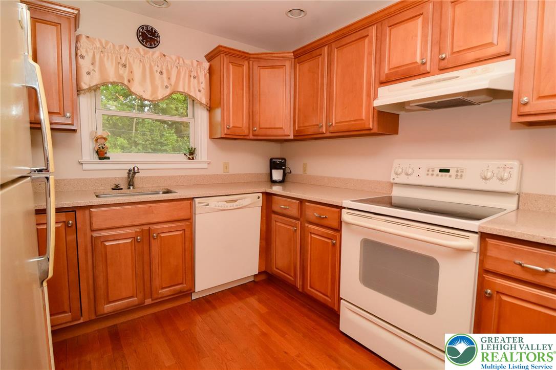 Emmaus Boro, Pennsylvania 18049, United States, 4 Bedrooms Bedrooms, ,2 BathroomsBathrooms,Residential,Pending,162538