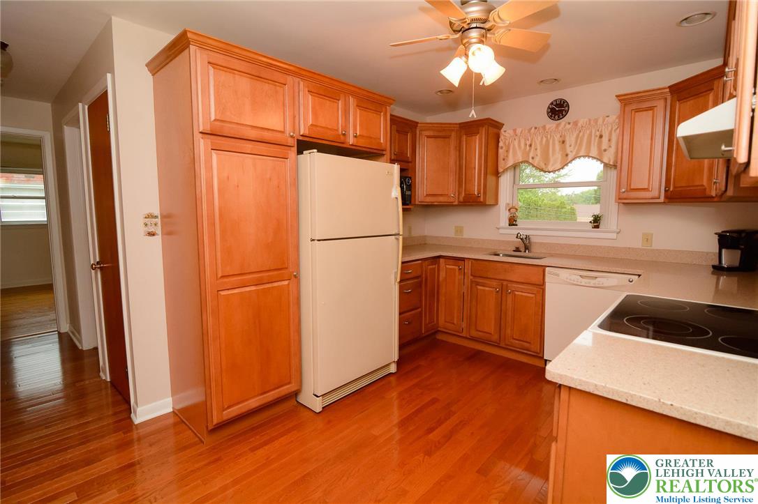 Emmaus Boro, Pennsylvania 18049, United States, 4 Bedrooms Bedrooms, ,2 BathroomsBathrooms,Residential,Pending,162538