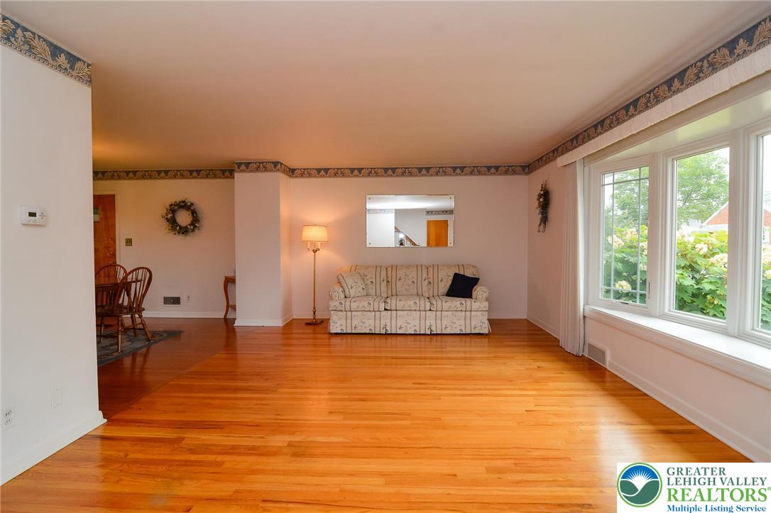 Emmaus Boro, Pennsylvania 18049, United States, 4 Bedrooms Bedrooms, ,2 BathroomsBathrooms,Residential,Pending,162538