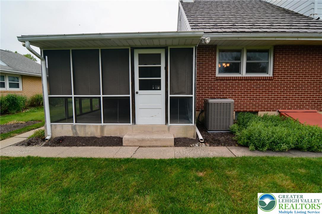 Emmaus Boro, Pennsylvania 18049, United States, 4 Bedrooms Bedrooms, ,2 BathroomsBathrooms,Residential,Pending,162538