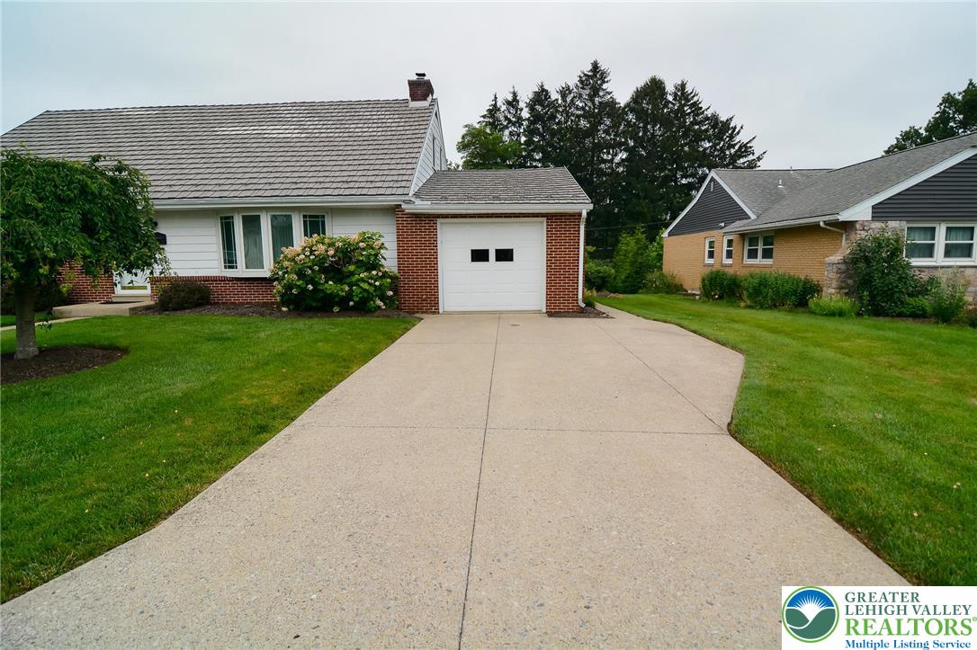 Emmaus Boro, Pennsylvania 18049, United States, 4 Bedrooms Bedrooms, ,2 BathroomsBathrooms,Residential,Pending,162538