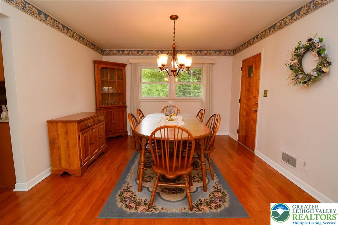 Emmaus Boro, Pennsylvania 18049, United States, 4 Bedrooms Bedrooms, ,2 BathroomsBathrooms,Residential,Pending,162538