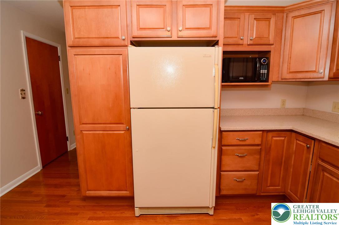 Emmaus Boro, Pennsylvania 18049, United States, 4 Bedrooms Bedrooms, ,2 BathroomsBathrooms,Residential,Pending,162538