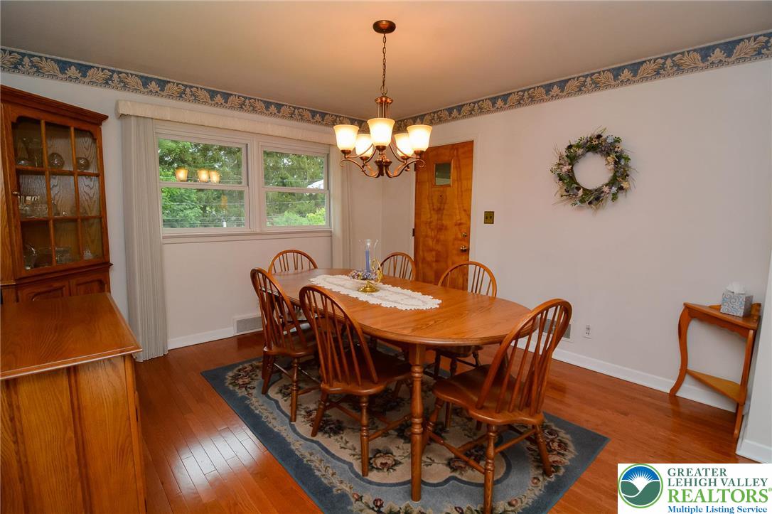 Emmaus Boro, Pennsylvania 18049, United States, 4 Bedrooms Bedrooms, ,2 BathroomsBathrooms,Residential,Pending,162538