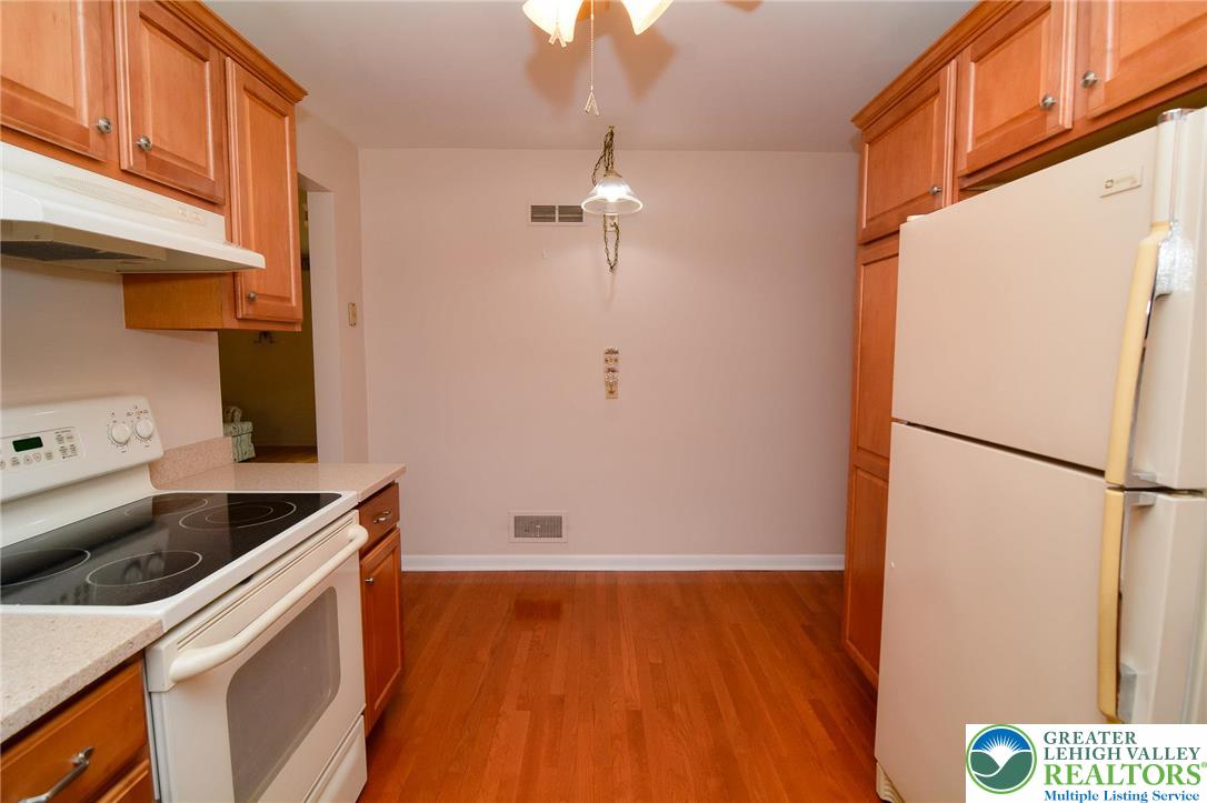 Emmaus Boro, Pennsylvania 18049, United States, 4 Bedrooms Bedrooms, ,2 BathroomsBathrooms,Residential,Pending,162538