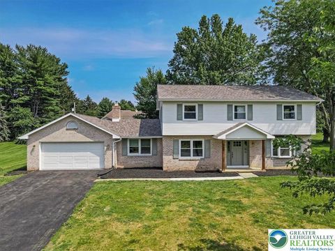 Photo of 960 Yorkshire Road, Hanover Twp, PA 18017 (MLS # 760189) Photo of 960 Yorkshire Road, Hanover Twp, PA 18017 (MLS # 760189)