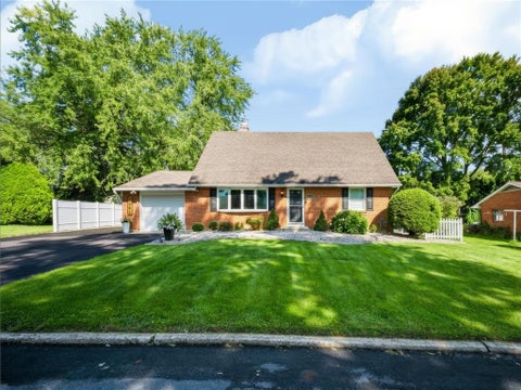 Homes For Sale - 1242 Walnut Lane<br/> Lower Macungie Twp, PA 18062