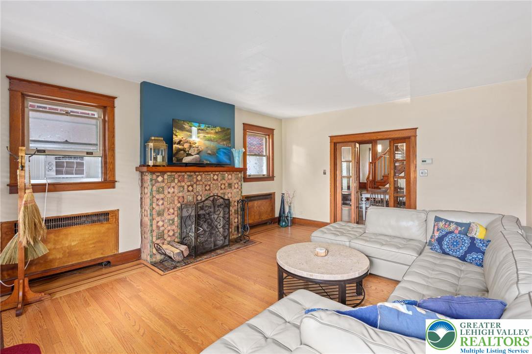 Allentown City, Pennsylvania 18104, United States, 3 Bedrooms Bedrooms, ,1 BathroomBathrooms,Residential,Pending,182913