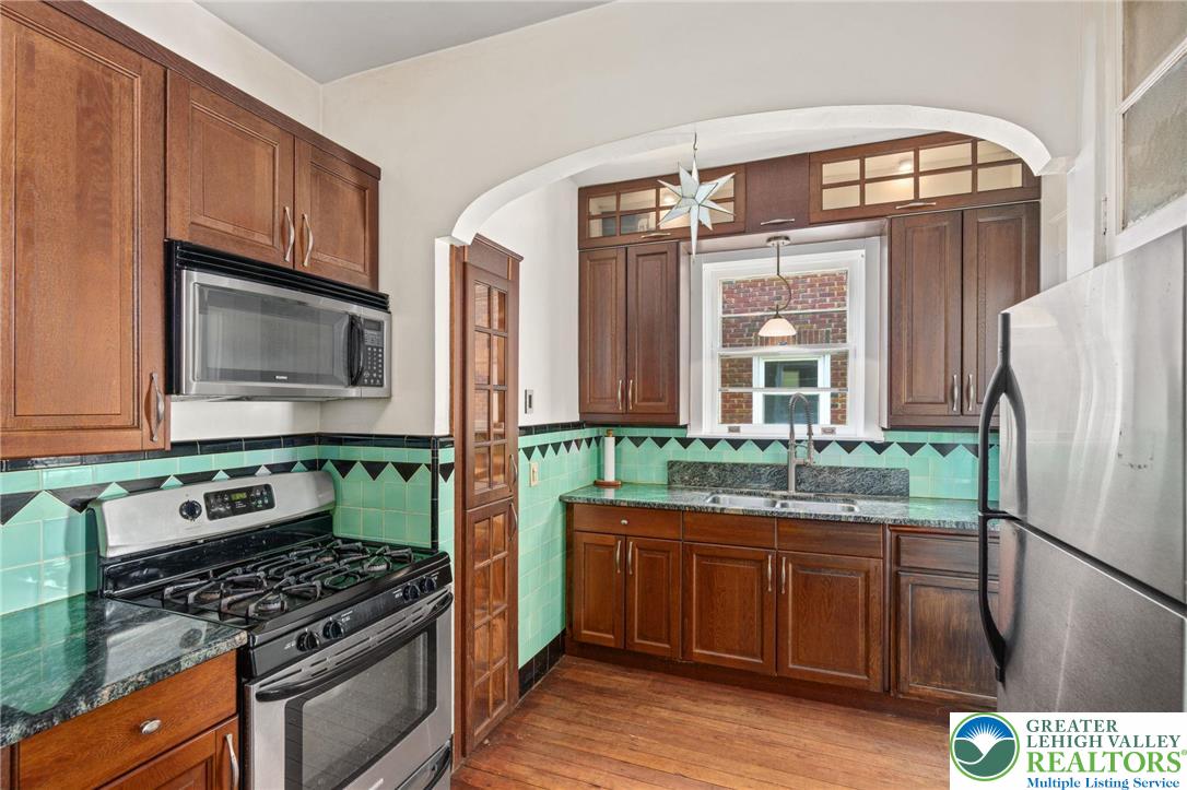 Allentown City, Pennsylvania 18104, United States, 3 Bedrooms Bedrooms, ,1 BathroomBathrooms,Residential,Pending,182913