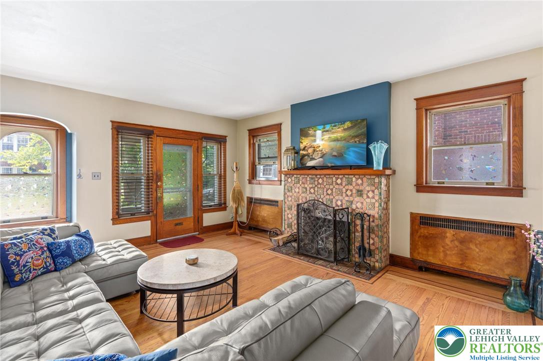 Allentown City, Pennsylvania 18104, United States, 3 Bedrooms Bedrooms, ,1 BathroomBathrooms,Residential,Pending,182913