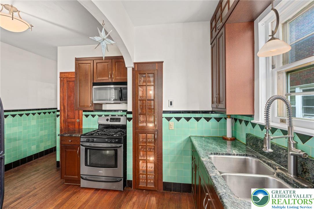 Allentown City, Pennsylvania 18104, United States, 3 Bedrooms Bedrooms, ,1 BathroomBathrooms,Residential,Pending,182913