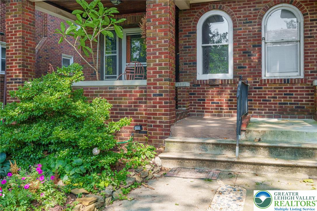 Allentown City, Pennsylvania 18104, United States, 3 Bedrooms Bedrooms, ,1 BathroomBathrooms,Residential,Pending,182913