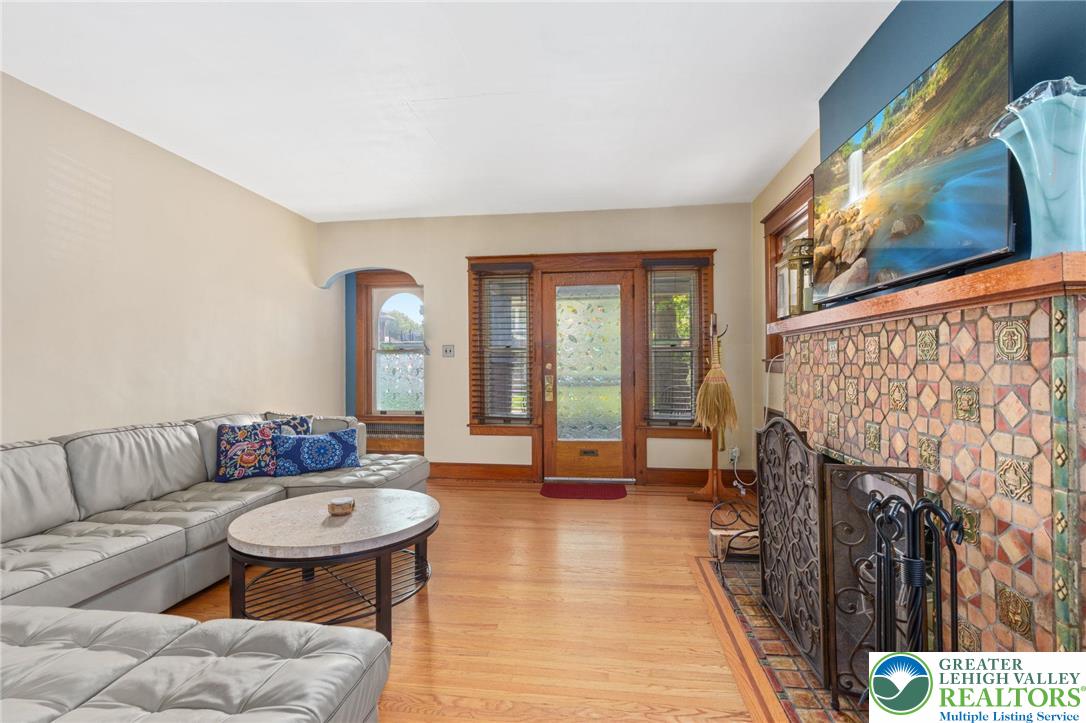 Allentown City, Pennsylvania 18104, United States, 3 Bedrooms Bedrooms, ,1 BathroomBathrooms,Residential,Pending,182913