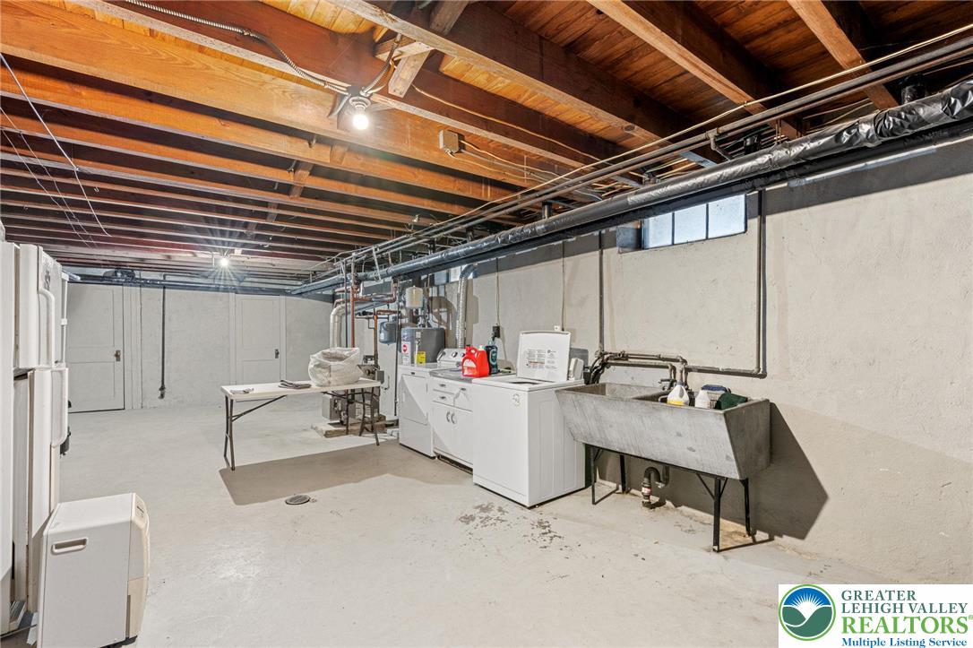 Allentown City, Pennsylvania 18104, United States, 3 Bedrooms Bedrooms, ,1 BathroomBathrooms,Residential,Pending,182913