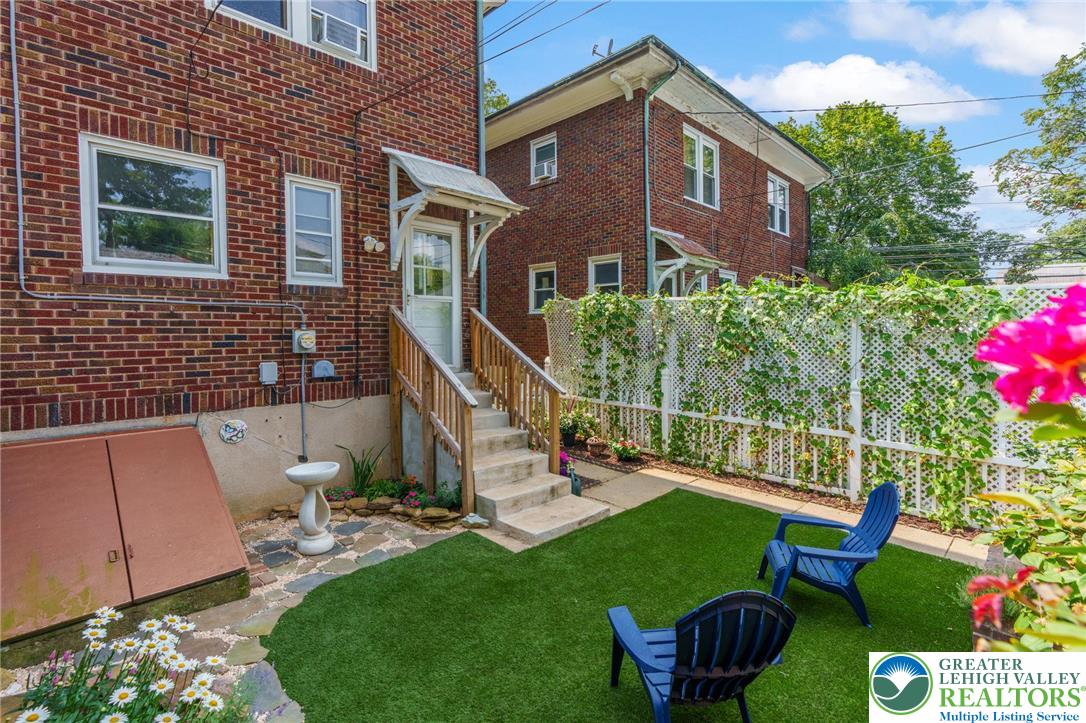 Allentown City, Pennsylvania 18104, United States, 3 Bedrooms Bedrooms, ,1 BathroomBathrooms,Residential,Pending,182913