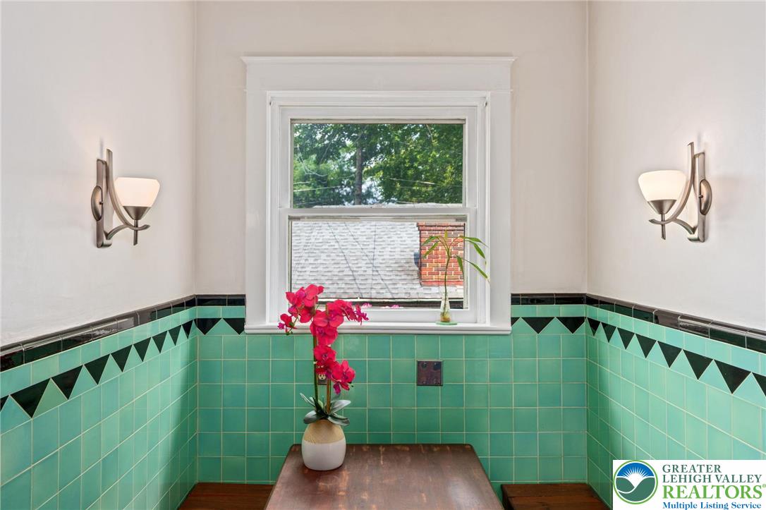 Allentown City, Pennsylvania 18104, United States, 3 Bedrooms Bedrooms, ,1 BathroomBathrooms,Residential,Pending,182913