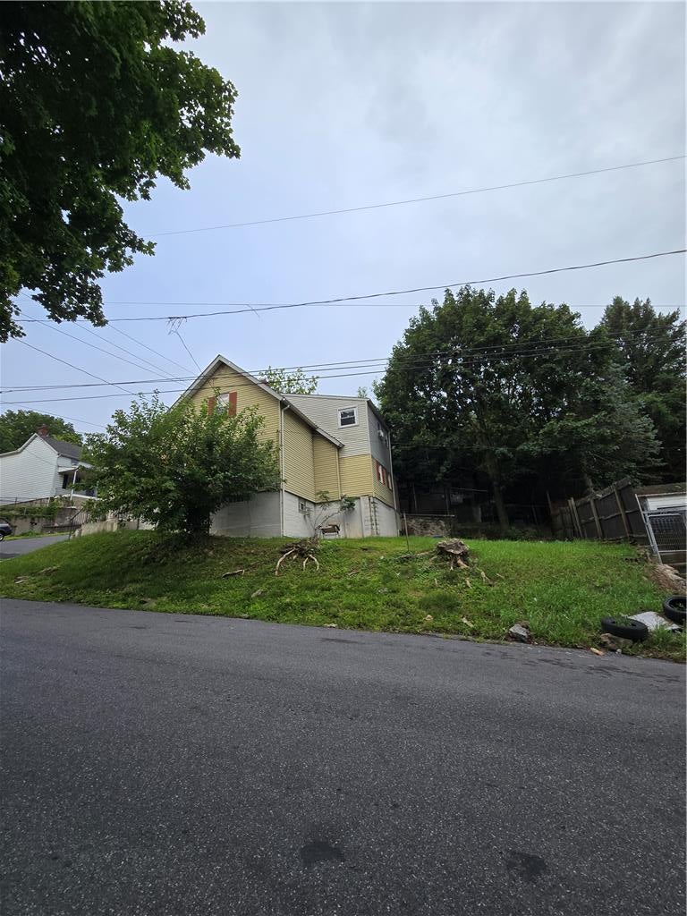 806 Carlton Avenue